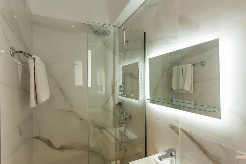 Deluxe Town Hall Square Flat In Historical Center 2 Corfu  외부 사진