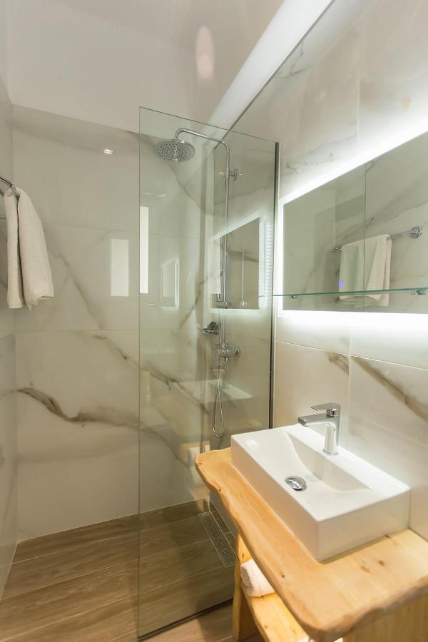 Deluxe Town Hall Square Flat In Historical Center 2 Corfu  외부 사진